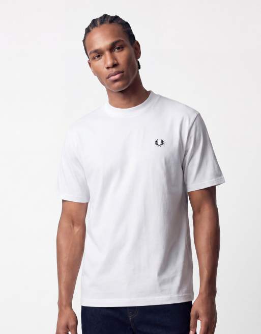 Fred Perry – Biały T-shirt z napisem i grafiką z logo na plecach, 2 z 5