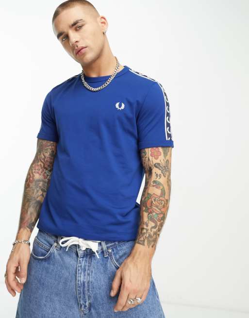 Fred Perry - Blå ringer-t-shirt med kontrastfarvet logobånd