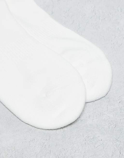 Fred Perry bold tipped towelling socks in white, 3 of 4