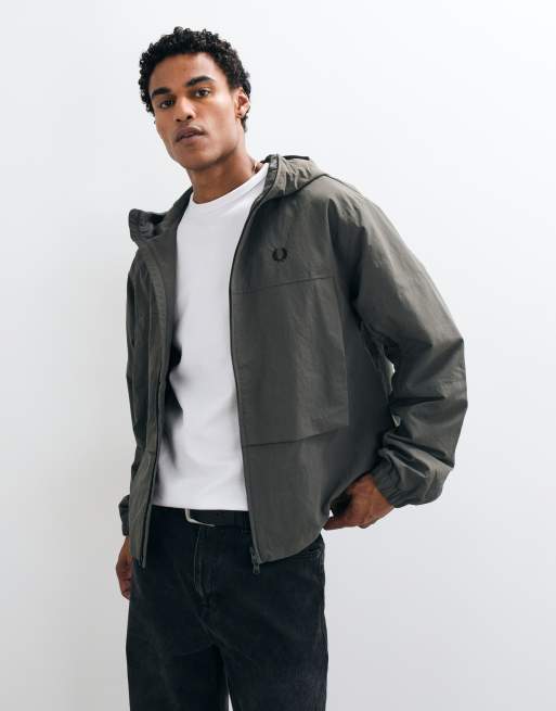 Fred Perry boxy hættejakke med logo og gennemgående lynlås i khaki, 3 af 5