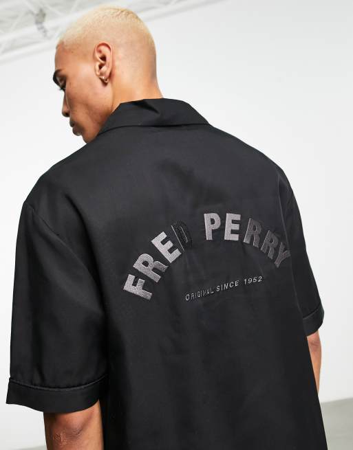 Fred Perry - Camicia con rever nera con logo ad arco 
