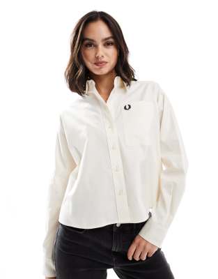 Fred Perry - Camicia oversize taglio corto bianco sporco in twill spazzolato