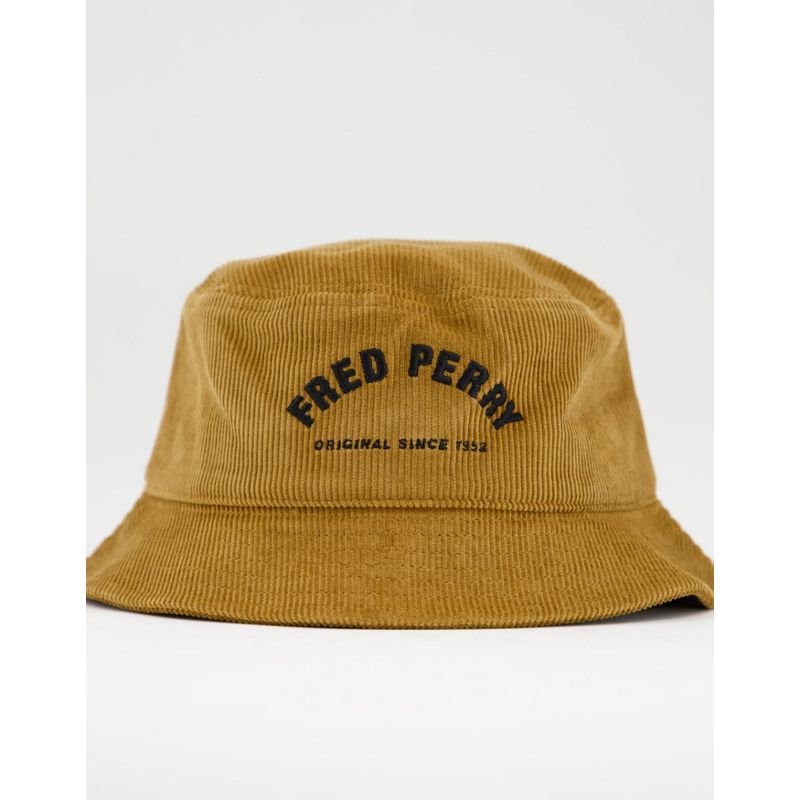 Designer Uomo Fred Perry - Cappello da pescatore in velluto a coste color cuoio con logo arcuato