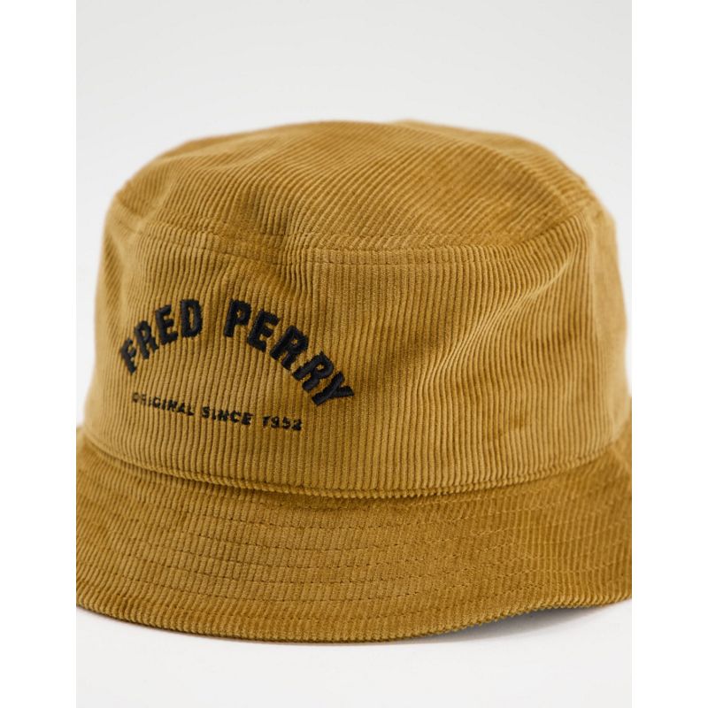 Designer Uomo Fred Perry - Cappello da pescatore in velluto a coste color cuoio con logo arcuato