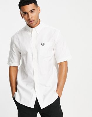Chemises unies Fred Perry - Chemise Oxford à manches courtes - Blanc