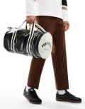 [Fred Perry] Fred Perry classic barrel bag in black/ecru No Size Navy