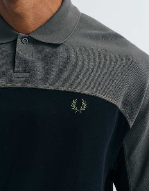 Fred Perry colour block poloshirt in zwart en kaki, 3 van 5