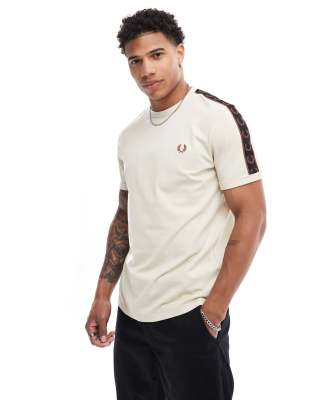 contrast taped T-shirt in light beige-Neutral