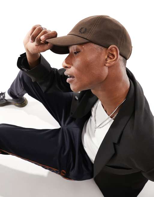 Fred Perry – Cord-Kappe in Braun mit Logo 