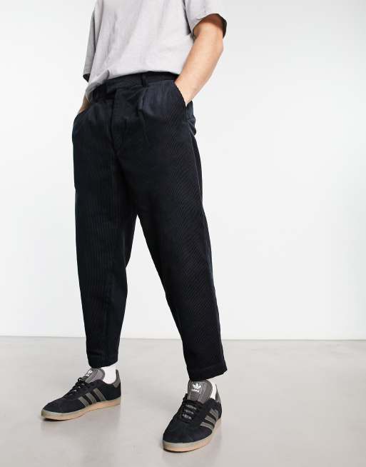 Fred Perry – Cordhose mit kurzem Schnitt in Marineblau