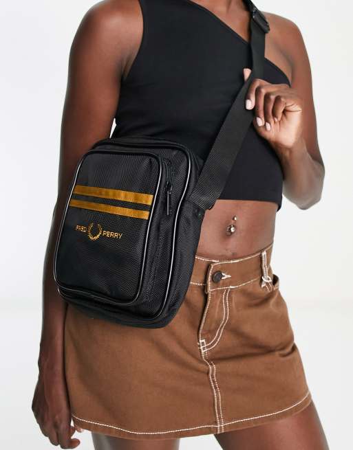 Fred Perry - Crossbodytas met twee gekleurde streepjes in zwart