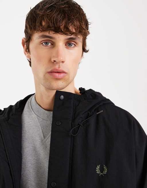 Fred Perry – Czarna krótka parka z kapturem z materiału ripstop z logo, 5 z 5
