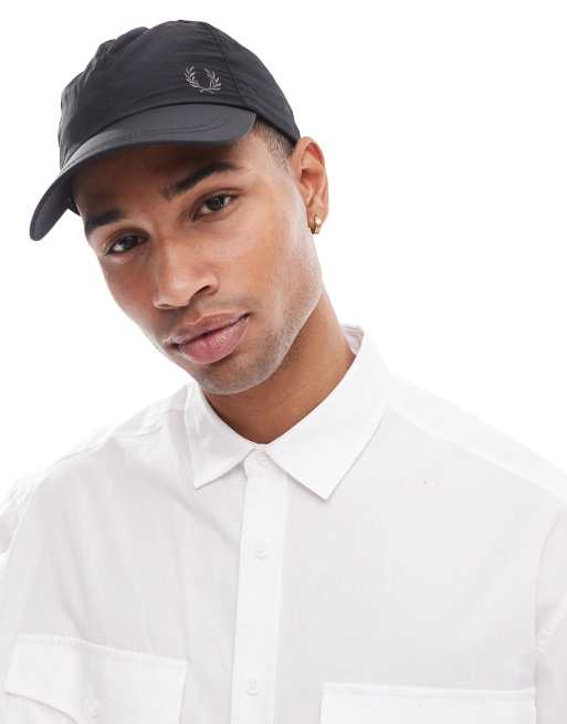 Fred Perry – Czarna nylonowa czapka z daszkiem ściągana na sznurek, 4 z 4