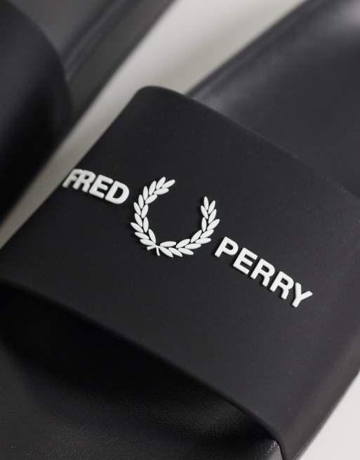 Fred Perry – Czarne klapki z logo, 3 z 4