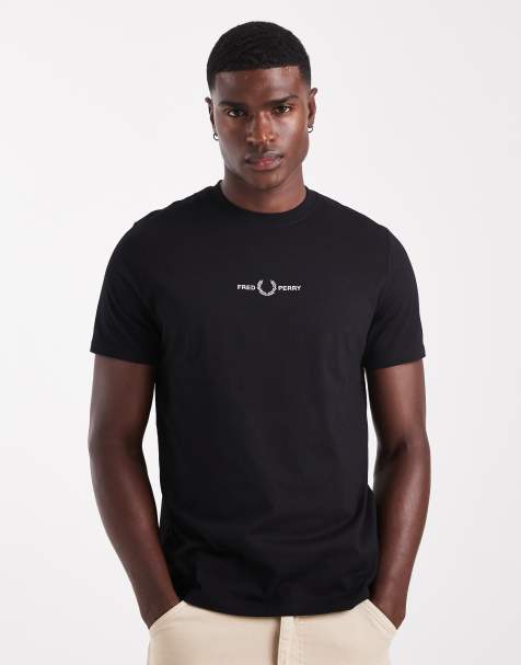 Fred Perry – Czarny T-shirt z haftowanym wzorem - view 1