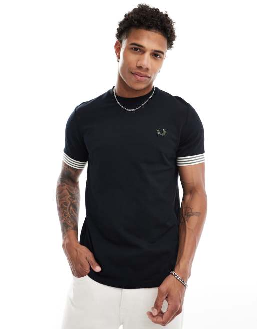 Fred Perry – Czarny T-shirt z kontrastowymi mankietami