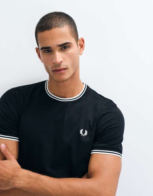 Fred Perry – Czarny T-shirt z podwójną ozdobną lamówką, 2 z 5