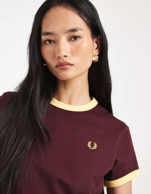 Fred Perry – Czerwonobrunatny krótki T-shirt z lamówką i logo, 3 z 4