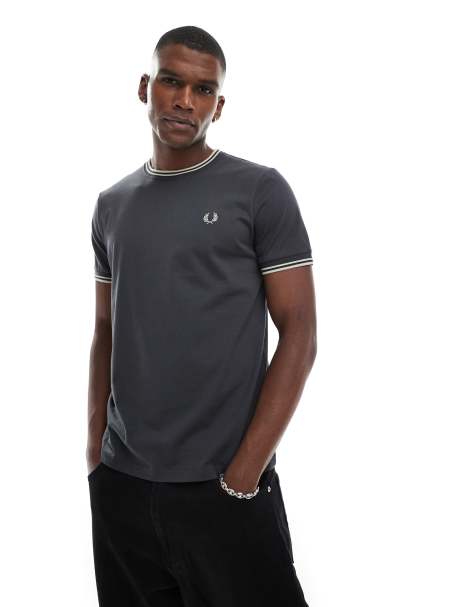 Fred Perry – Dunkelgraues T-Shirt mit zwei Zierstreifen - view 1