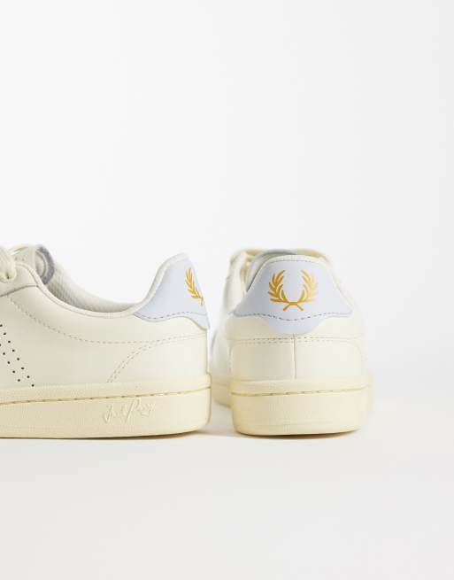 Fred Perry - Ecrufarvede og støvede blå sneakers i læder, 2 af 5