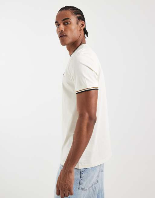 Fred Perry - Ecrufarvet og kamelbrun T-shirt med dobbelte kantstriber, 4 af 5