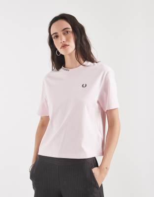 Fred Perry Embroidered Logo T-shirt In Pink