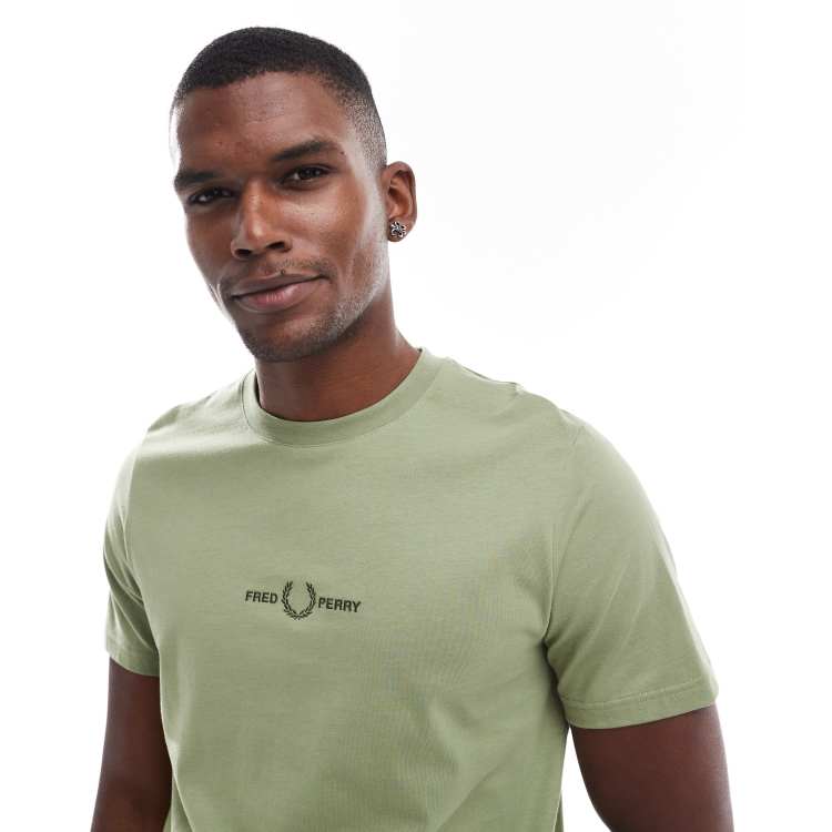 Tシャツ・カットソー FRED PERRY Men T-shirt Green M8587 X89 M8710_Q21_V2_Q424_MOD1_FRONT.JPG