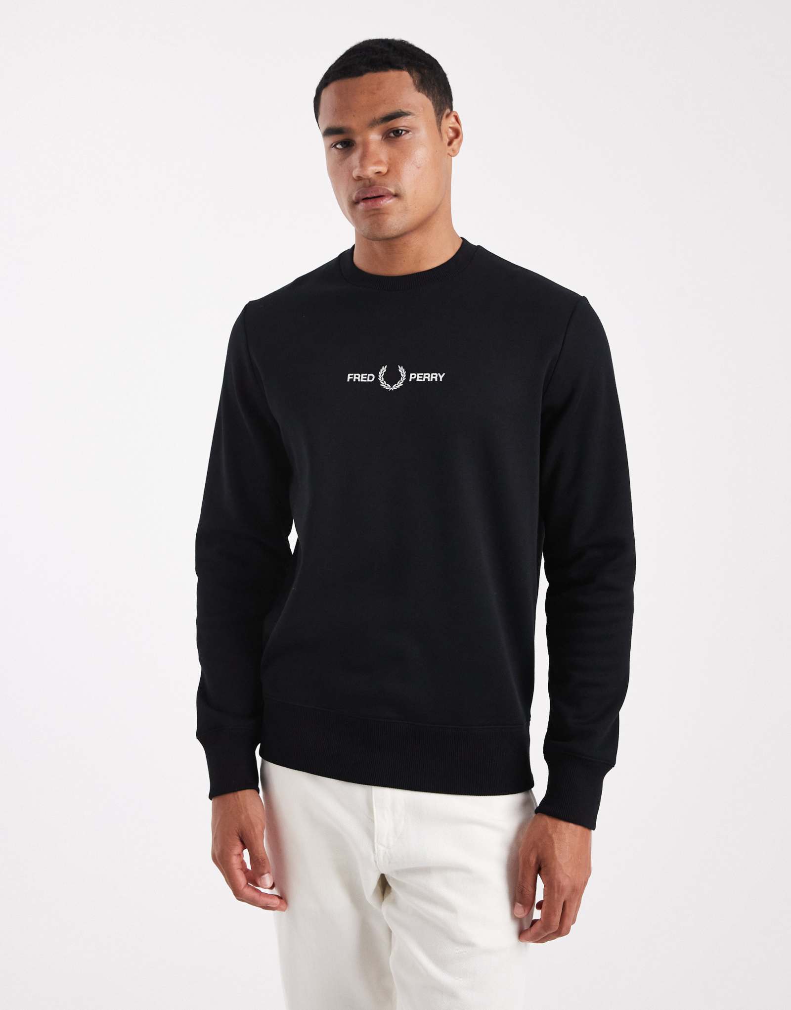 Черная толстовка с вышивкой Fred Perry