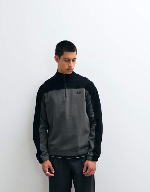 Fred Perry felpa con mezza zip color block nera e kaki, 3 di 5