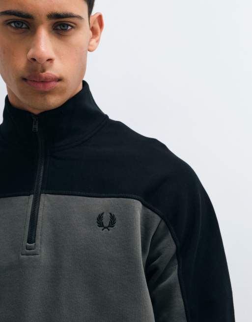 Fred Perry felpa con mezza zip color block nera e kaki, 4 di 5