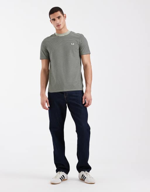 Fred Perry - Fijn gestreept T-shirt van zware stof met logo in groen, 2 van 5