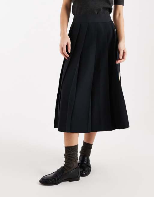 Fred Perry - Geplooide midi tennisrok met logobies in zwart, deel van co-ord set, 4 van 5