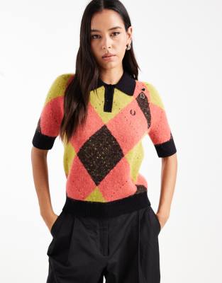 Fred Perry - Gestricktes Polohemd mit buntem Rautenmuster