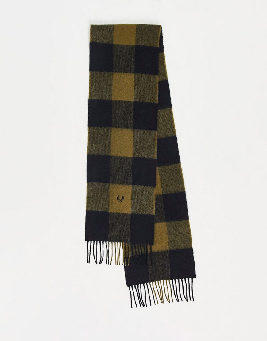 FRED PERRY GINGHAM PLAID SCARF IN BLACK