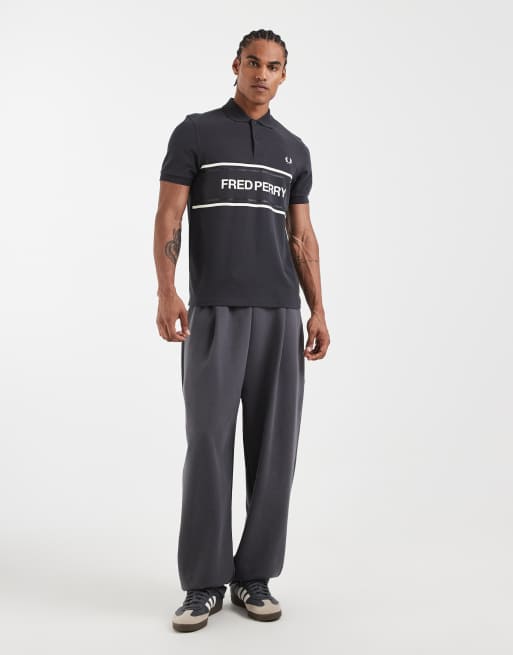 Fred Perry – Grå pikétröja med textlogga, 2 av 5