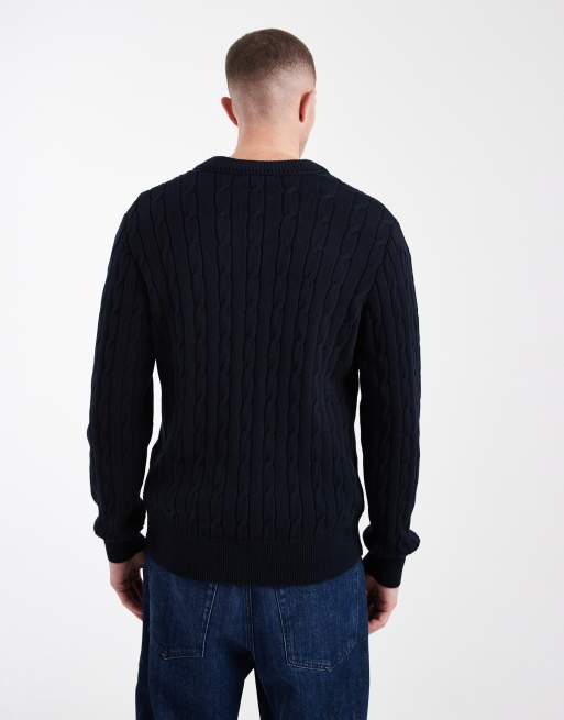 Fred Perry – Granatowy sweter z dzianiny o warkoczowym splocie, z dekoltem w szpic, 3 z 5