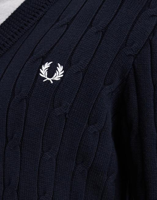 Fred Perry – Granatowy sweter z dzianiny o warkoczowym splocie, z dekoltem w szpic, 5 z 5