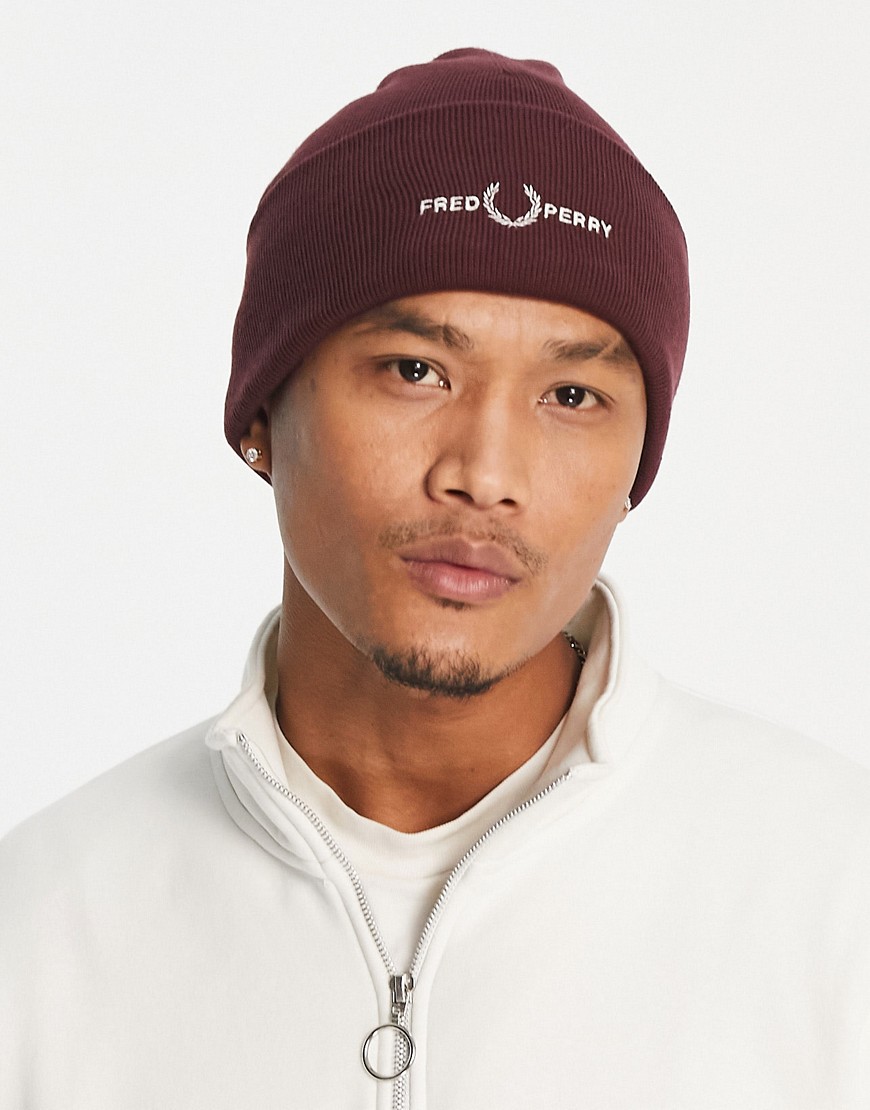 FRED PERRY GRAPHIC BEANIE IN RED