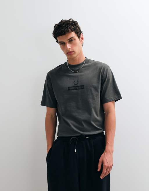 Fred Perry graphic logo t-shirt in khaki, 3 of 5