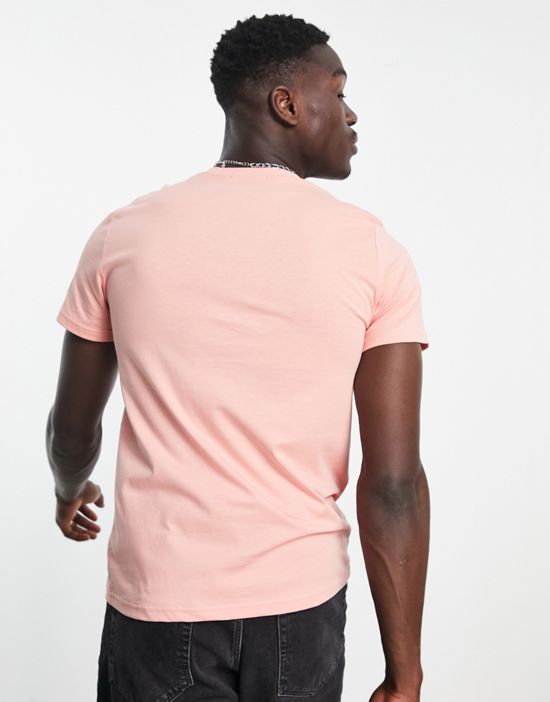 https://images.asos-media.com/products/fred-perry-graphic-t-shirt-in-pink/203130222-4?$n_550w$&wid=550&fit=constrain