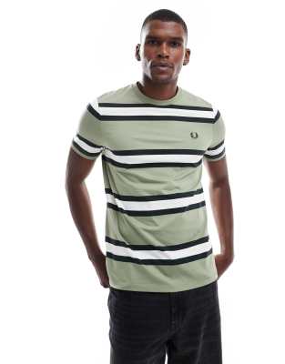 Fred Perry - Grøn T-shirt med markante striber - view 1