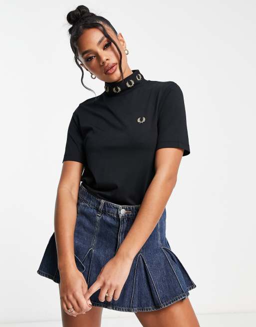 Fred Perry - Hooggesloten T-shirt met logo van laurierkrans in zwart