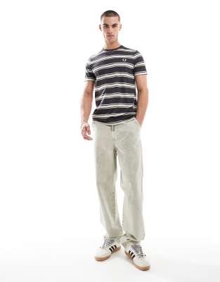 horizontal fine stripe T-shirt in gray and navy