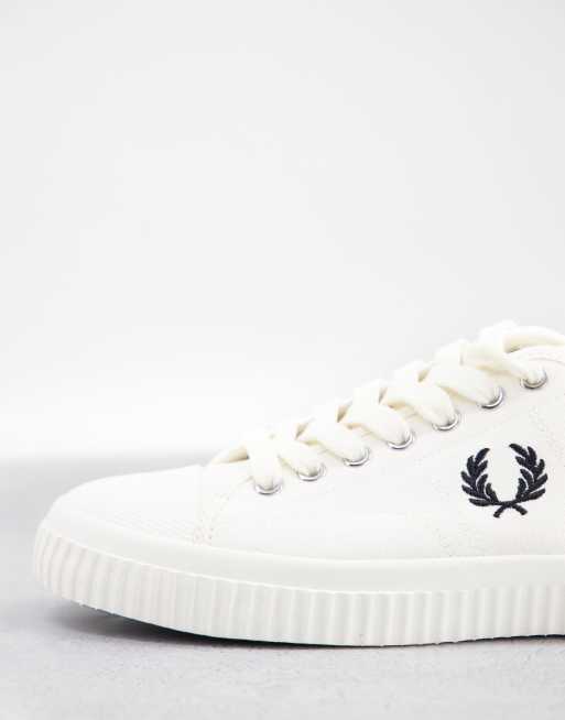 Fred Perry Hughes Baskets basses en toile Blanc ASOS