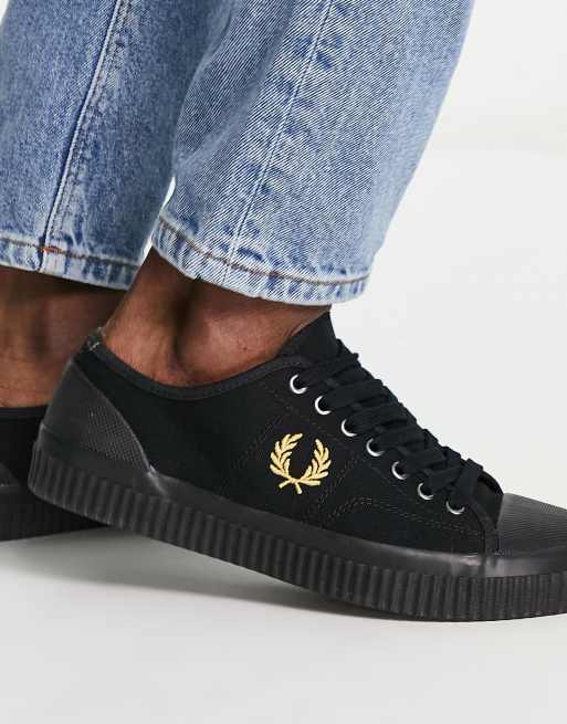 Fred Perry Low Canvas スニーカー Fred Perry Hughes low canvas sneakers in light off-white | ASOS