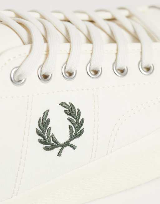 Fred Perry – Hughes – Naturvita sneakers i kanvas och mocka, 4 av 5