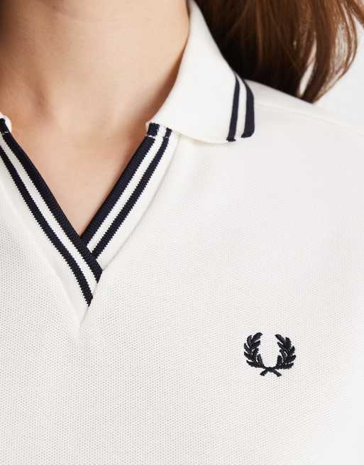 Fred Perry - Hvid poloskjorte med åben krave med kantdetaljer og logo, 2 af 4