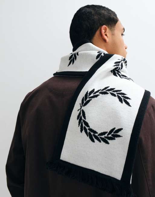 Fred Perry jacquard knitted laurelwreath logo scarf in white/black, 2 of 3