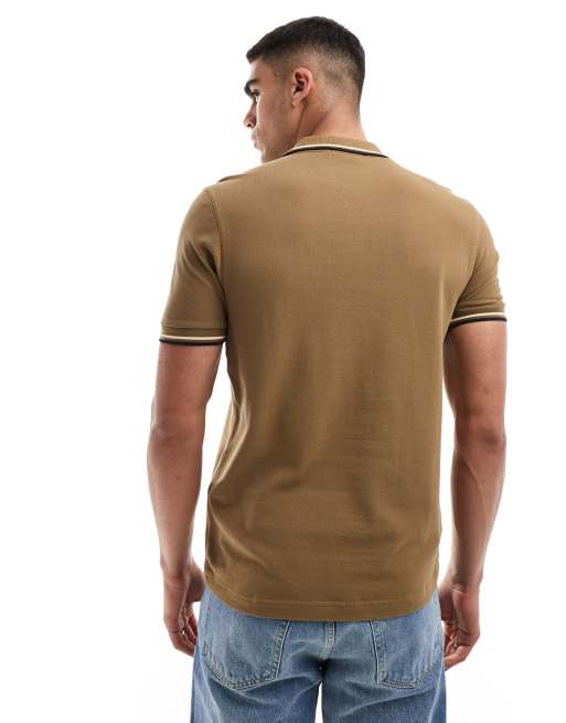 Fred Perry – Jasnobrązowa koszulka polo z podwójną lamówką, 4 z 4