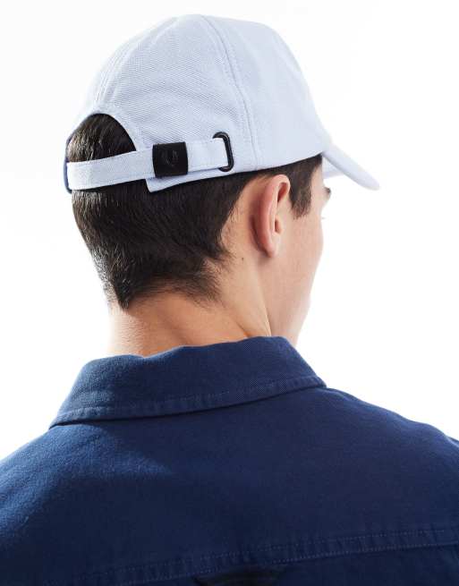 Fred Perry – Jasnoniebieska czapka z daszkiem i sportową grafiką, 2 z 3